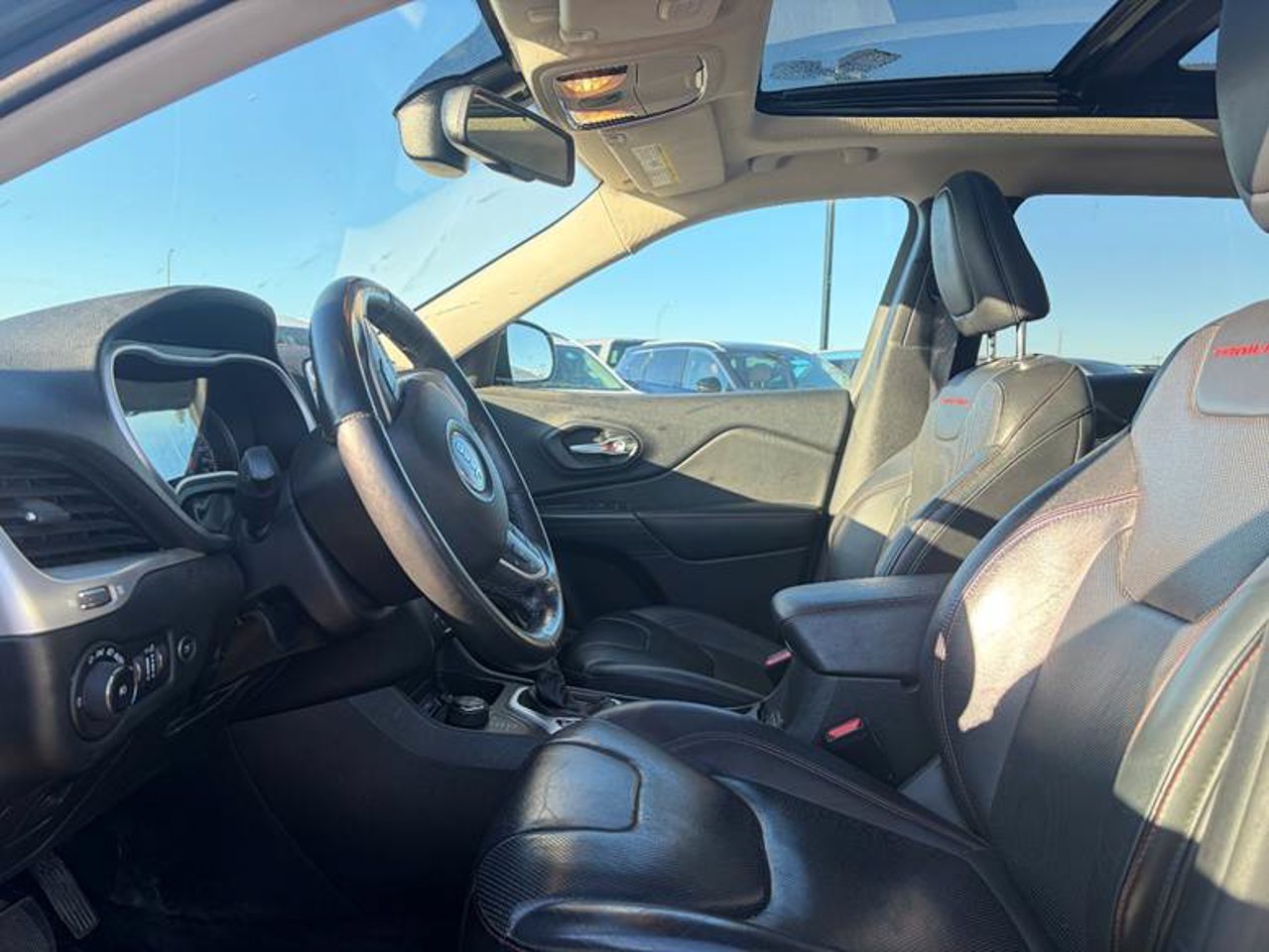 2015 Jeep Cherokee 4WD 4dr Trailhawk gray Sherwood Park - photo #6