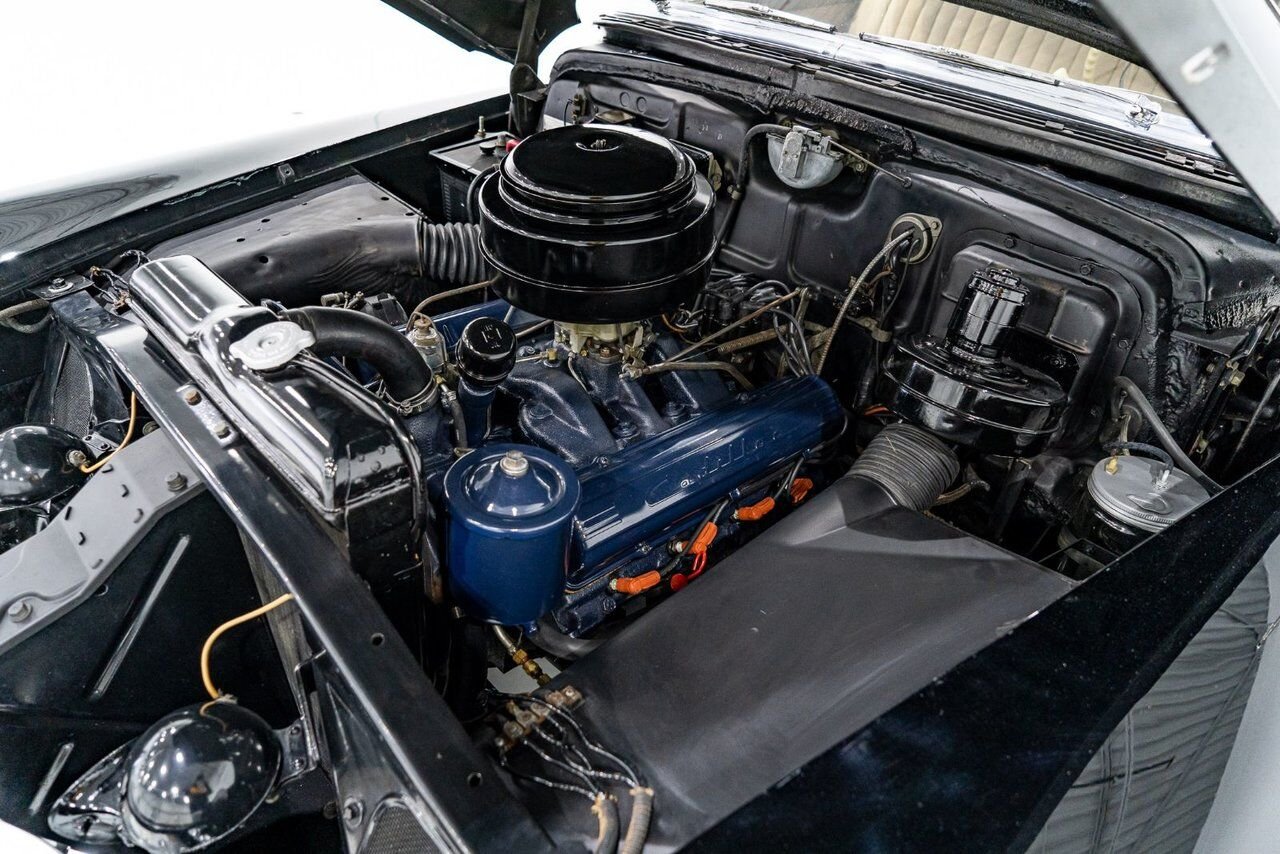 Cadillac Fleetwood Unrestored factory black paint **PRICE IN USD** 1951 Noir Montréal - photo #15