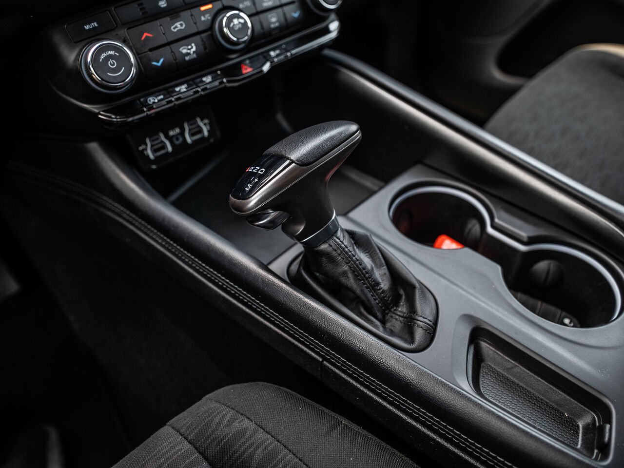 2023 Dodge Durango White Sainte-Julienne - photo #30