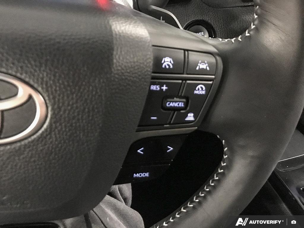 2025 Toyota Camry 2501988A | SE Upgrade White Edmonton - photo #15