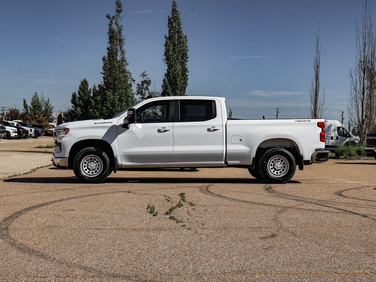 2025 Chevrolet Silverado 1500 4WD Crew Cab 147 LT White Sherwood Park - photo #4
