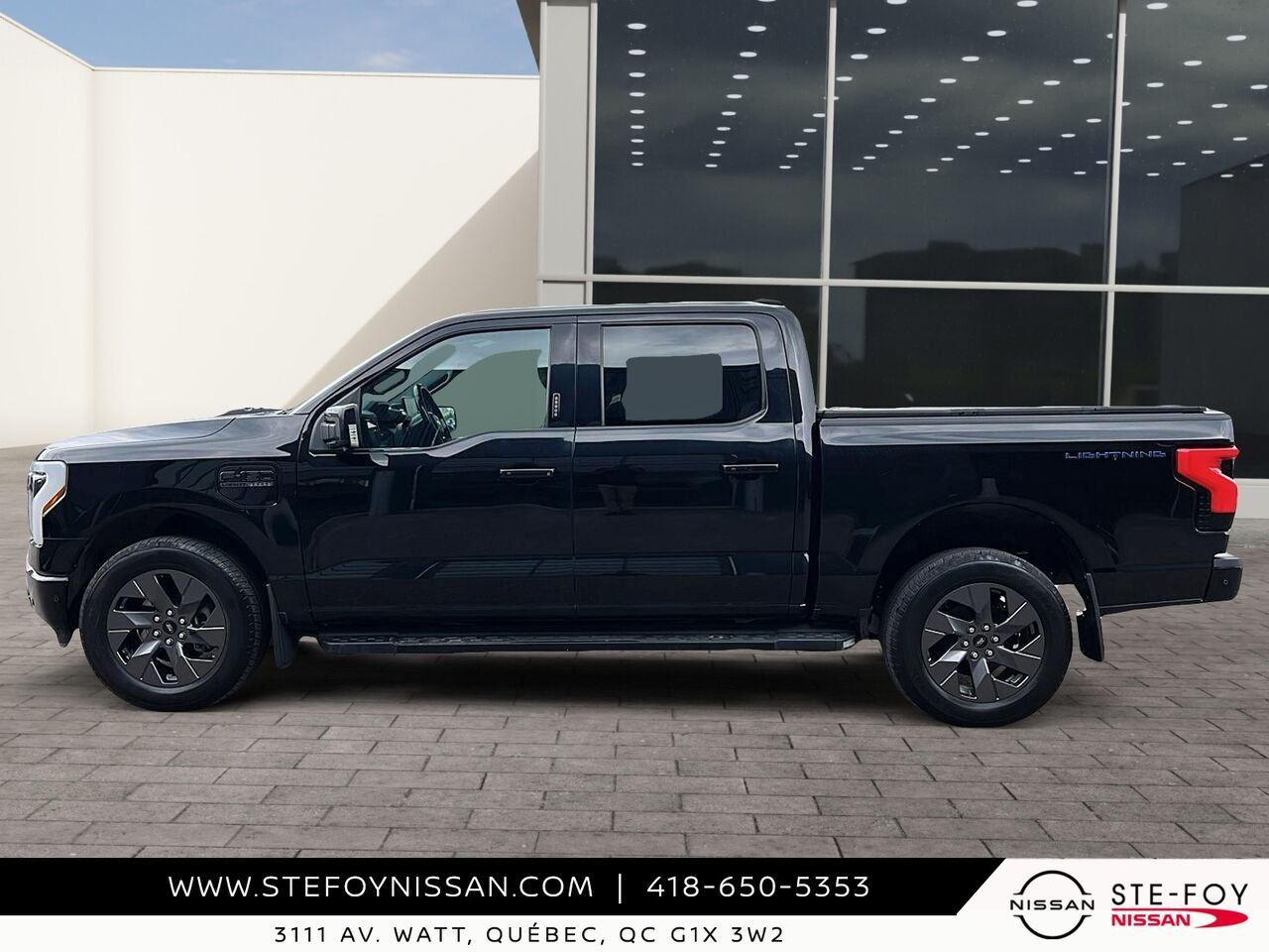 2022 Ford F-150 Lightning LARIAT SuperCrew 4RM LONG RANGE Black Ste-Foy - photo #4