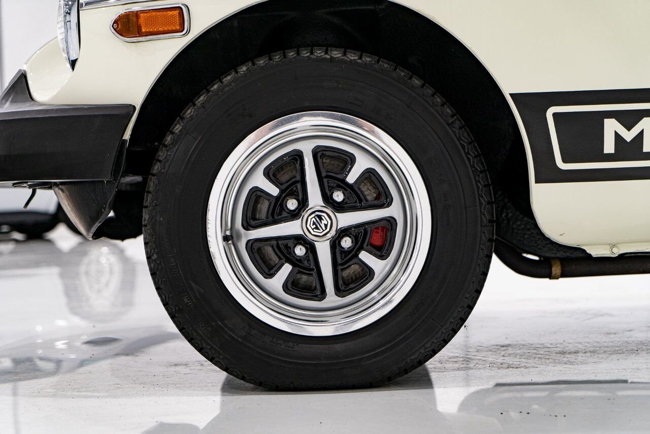 1979 MG B Beautifully presented from former complete restoration White Montreal - photo #56