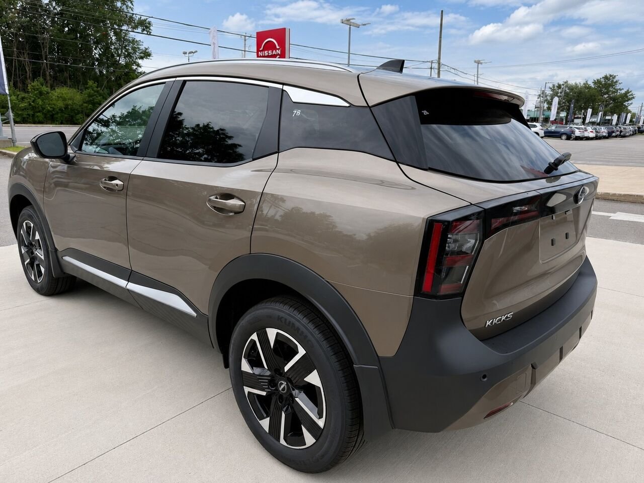 NISSAN Kicks KICKS SV PRIVILEGE AWD 2026 Bronze canyon métallisé Châteauguay - photo #3