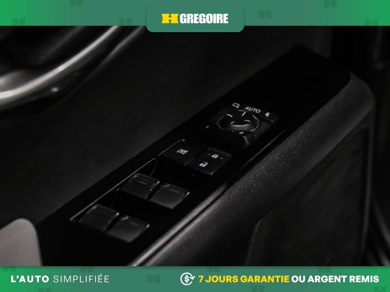 Lexus UX 2023 Noir Saint-Eustache - photo #15