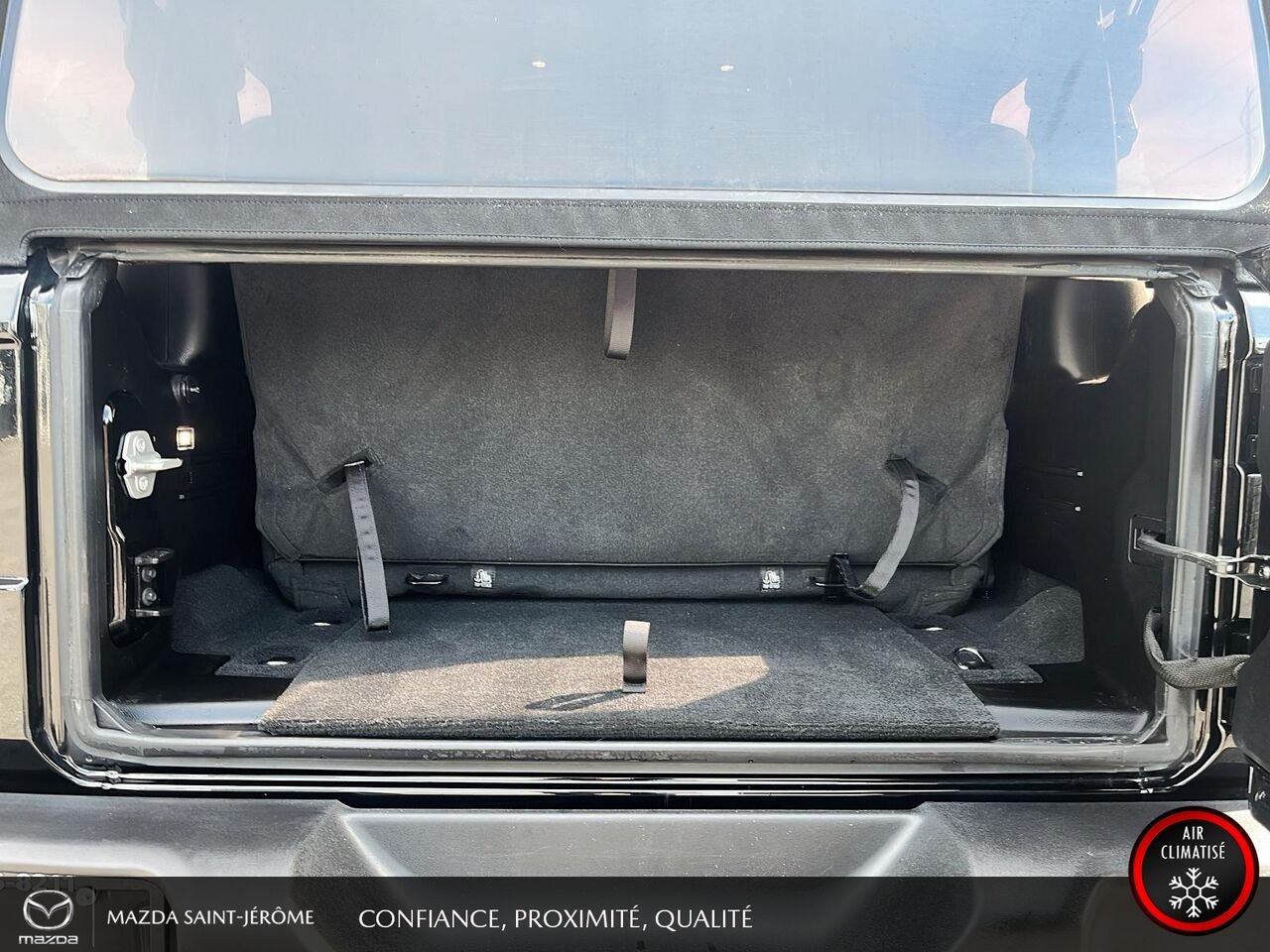 2024 Jeep Wrangler Sport 2 PORTES | TOIT SOUPLE | 4x4 | AUTOMATIQUE | V6 Black Saint-Jérôme - photo #23