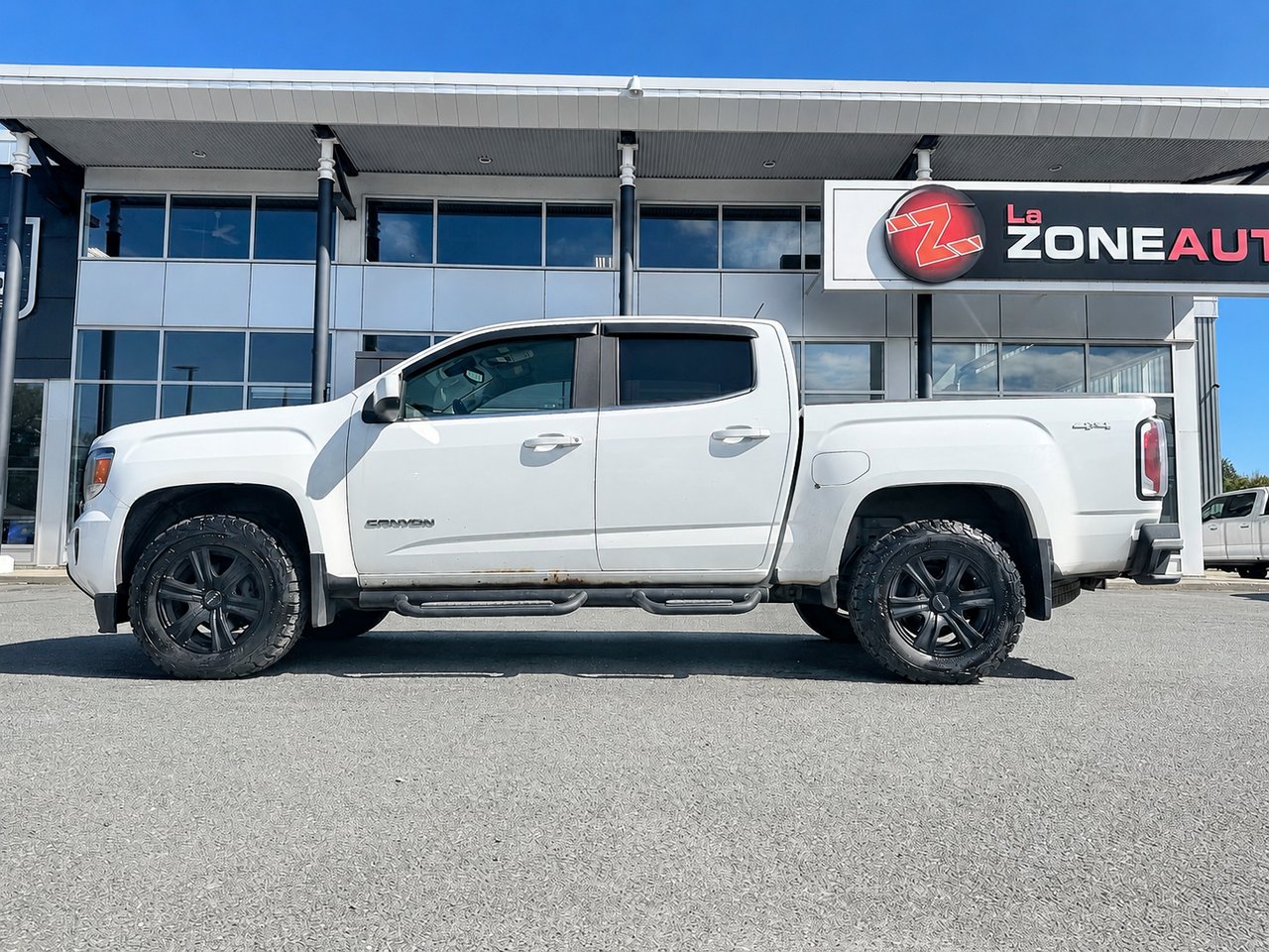 2018 GMC Canyon SLE White Granby - photo #2