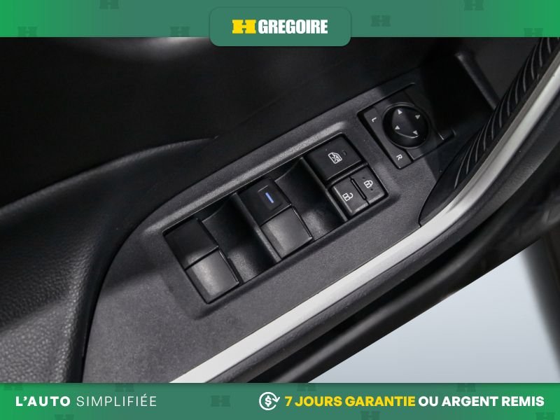 2022 Toyota Rav 4 White Saint-Eustache - photo #18
