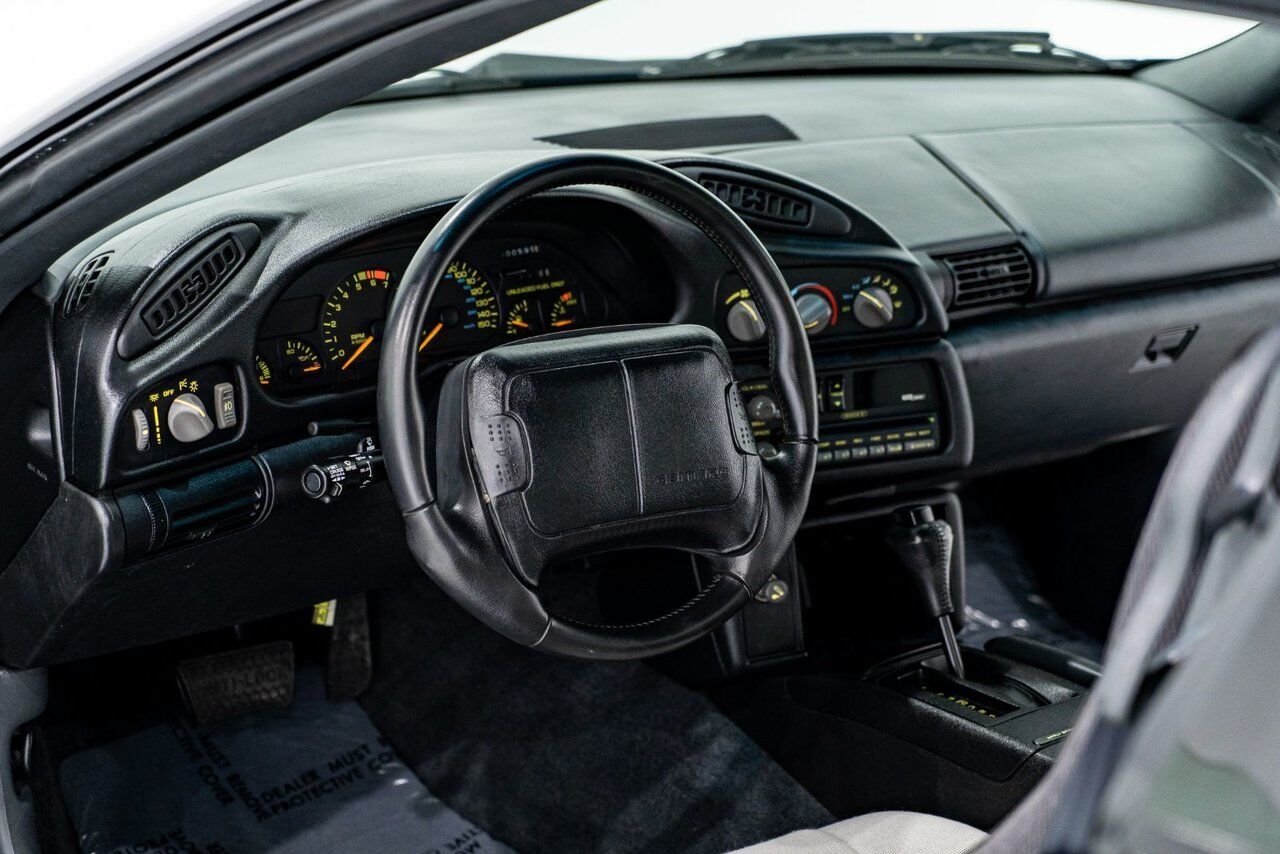 1993 Chevrolet CAMARO Z28 PRIX EN USD | Pace Car with only 957km (595mi) with original window sticker Black Montreal - photo #10