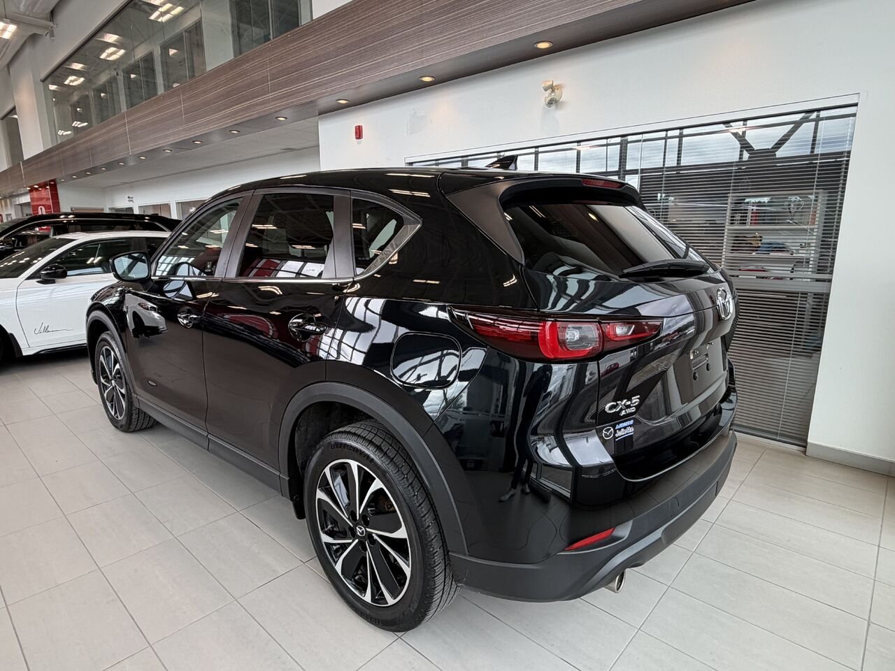 Mazda CX-5 2022 Noir Notre-Dame-des-Prairies - photo #4