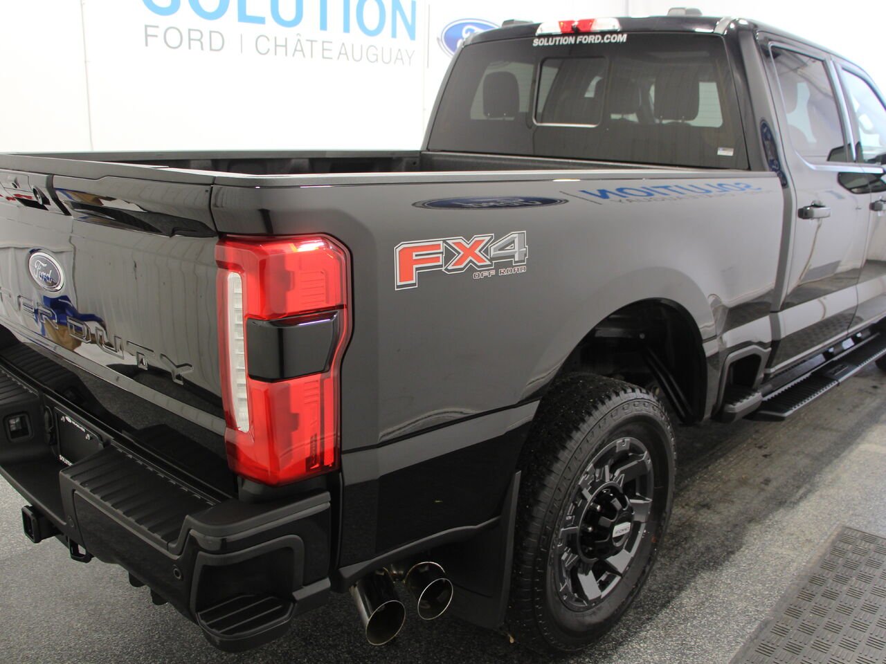 2024 Ford Super Duty F-250 SRW LARIAT F250 LARIAT CREW CAB Black Châteauguay - photo #3