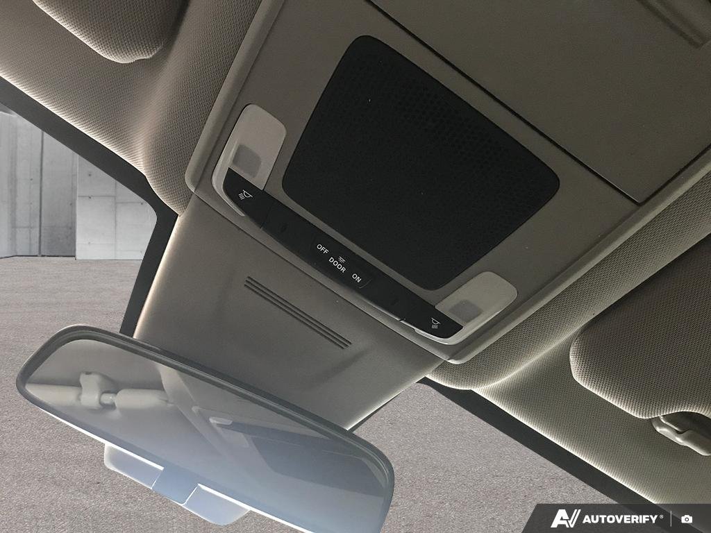 2025 Honda CR-V 2600960A | LX White Edmonton - photo #20