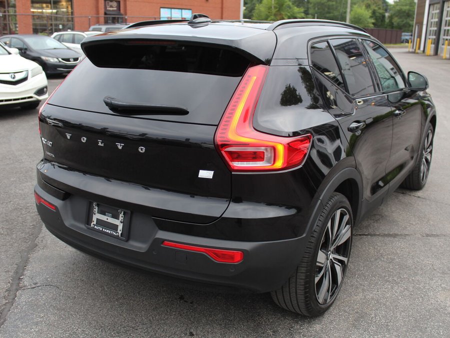 2021 Volvo XC40 2021 Black