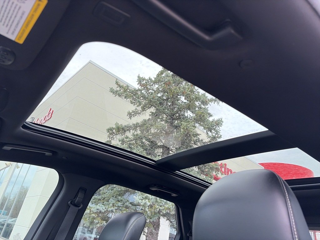 2019 Ford Edge ST White Gatineau - photo #17