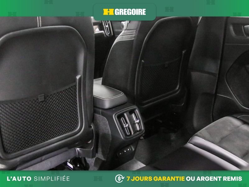 2021 Volvo XC40 White Blainville - photo #26