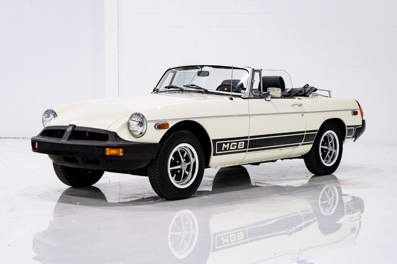 1979 MG B Beautifully presented from former complete restoration White Montreal - photo #44