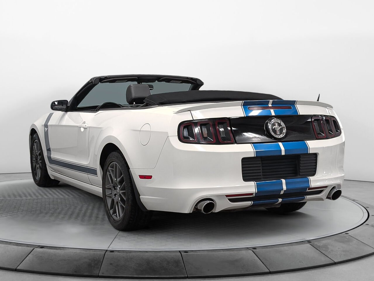 2013 Ford MUSTANG Convertible V6 Premium Automatique White Sherbrooke - photo #6