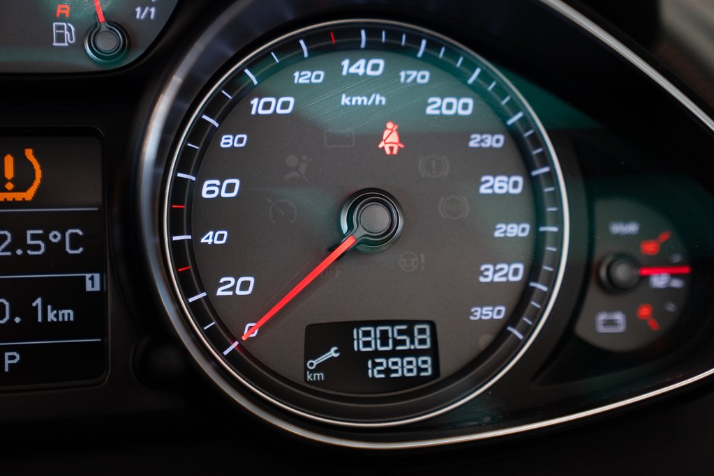 2015 Audi R8 V8 Spyder \ LOW KM Red Kirkland - photo #10