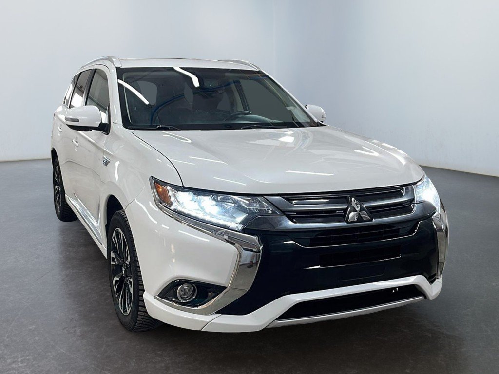 2018 Mitsubishi Outlander Plug-In Hybrid White Amos - photo #0