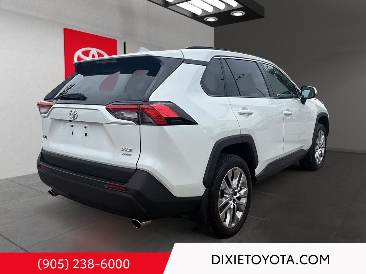 2023 Toyota RAV4 XLE PREMIUM AWD / HEATED SEATS / MOONROOF / LEATHER SURFACE / CARPLAY AND ANDROID AUTO Wind Chill Pearl Mississauga - photo #3