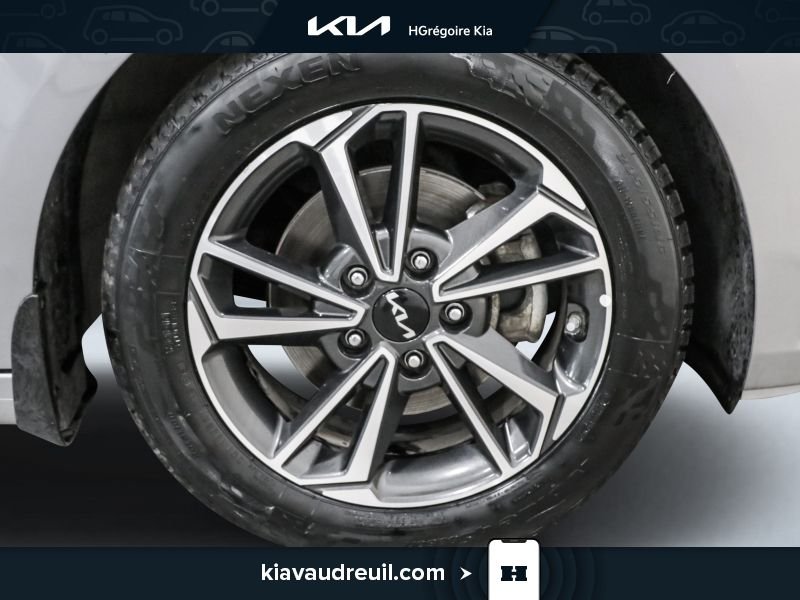2023 Kia Forte Grey Blainville - photo #25