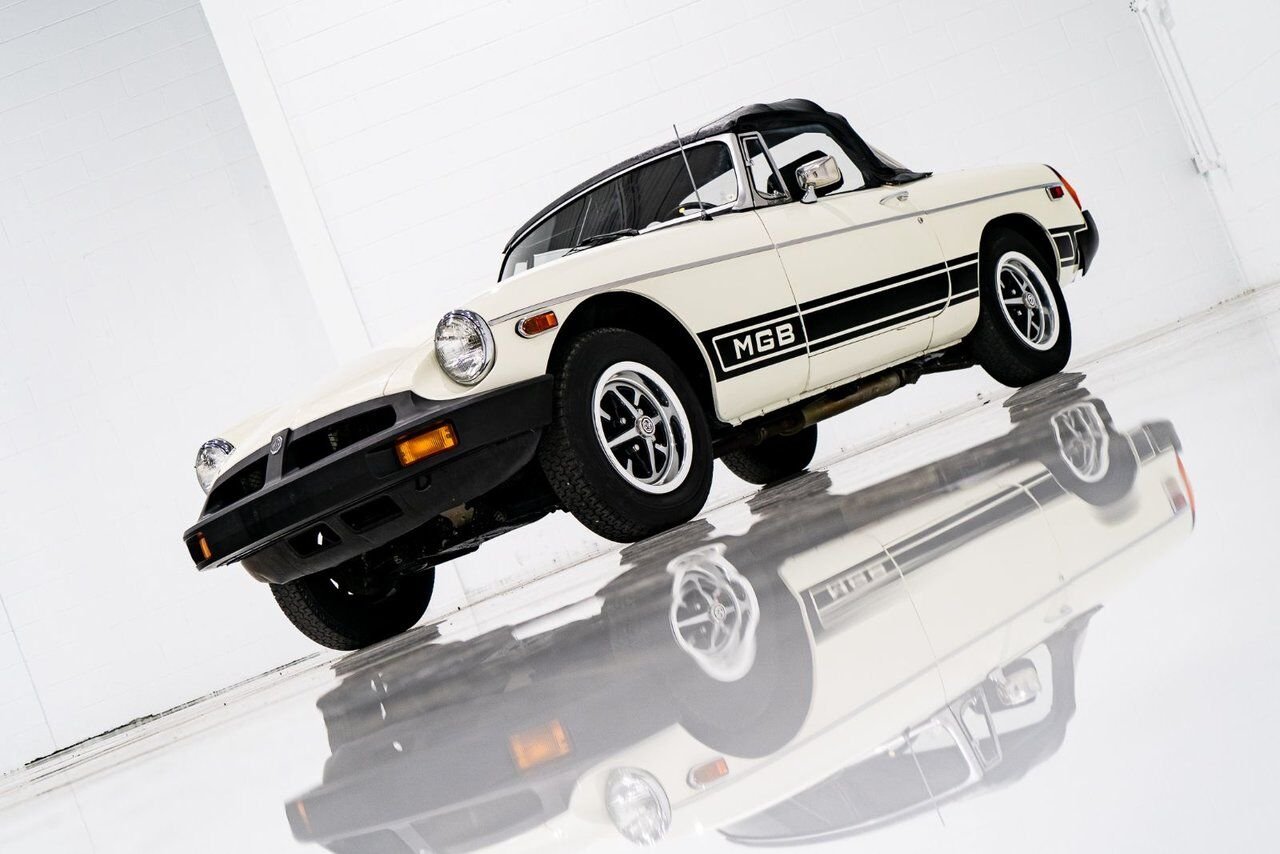 1979 MG B Beautifully presented from former complete restoration White Montreal - photo #38