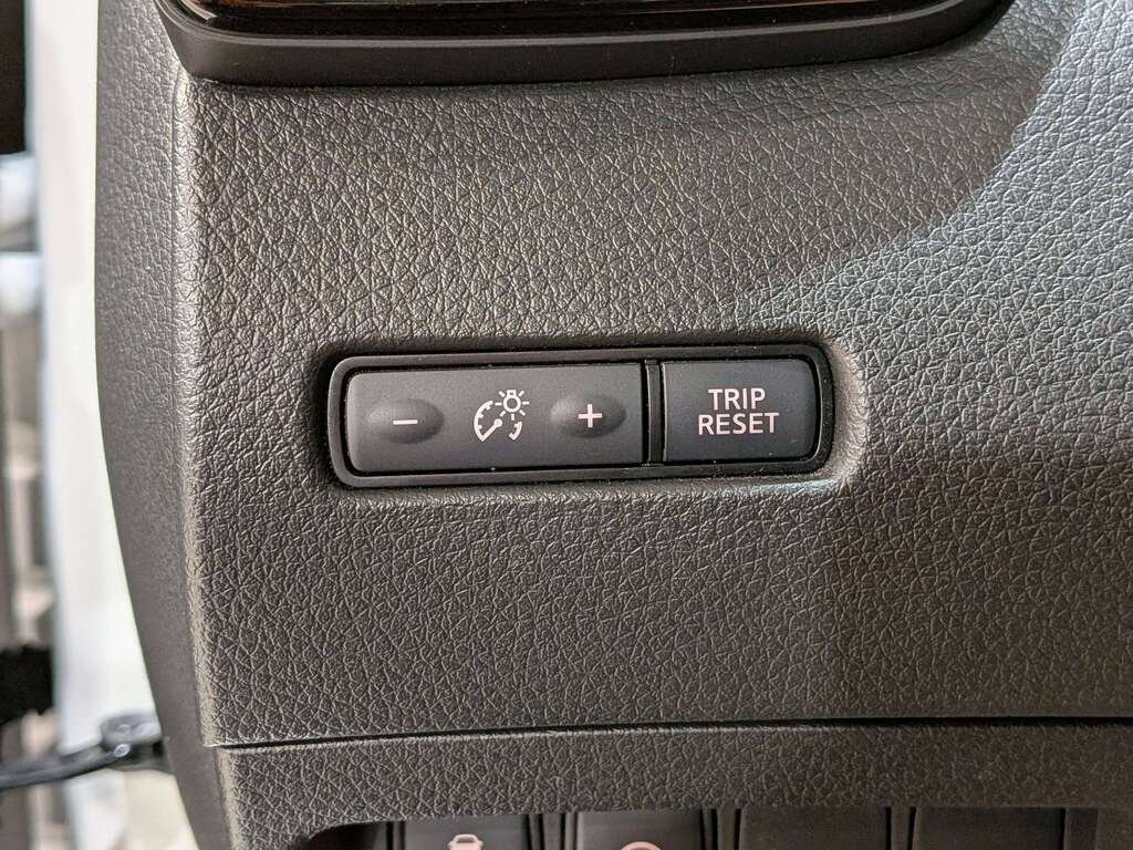 2021 Nissan Qashqai FWD SV CVT White Val-David - photo #30