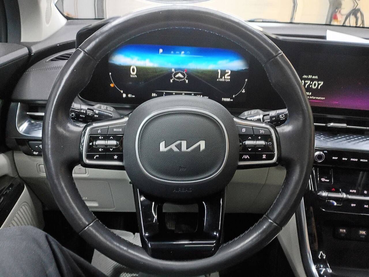 2023 Kia Carnival Silver Blainville - photo #27