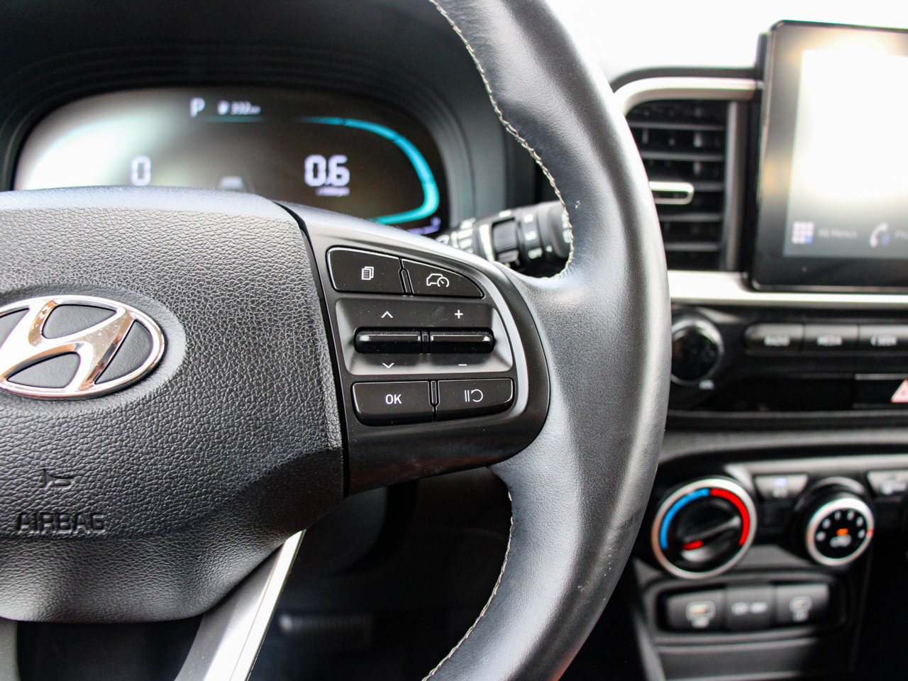 2023 Hyundai Venue Preferred IVT w/Two-Tone Blue Sherwood Park - photo #20