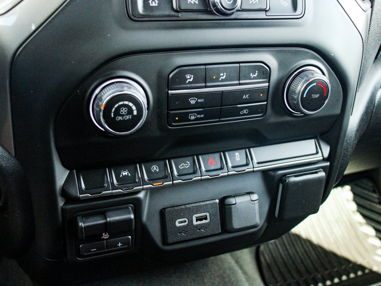 2025 Chevrolet Silverado 1500 4WD Crew Cab 157 Custom White Sherwood Park - photo #23