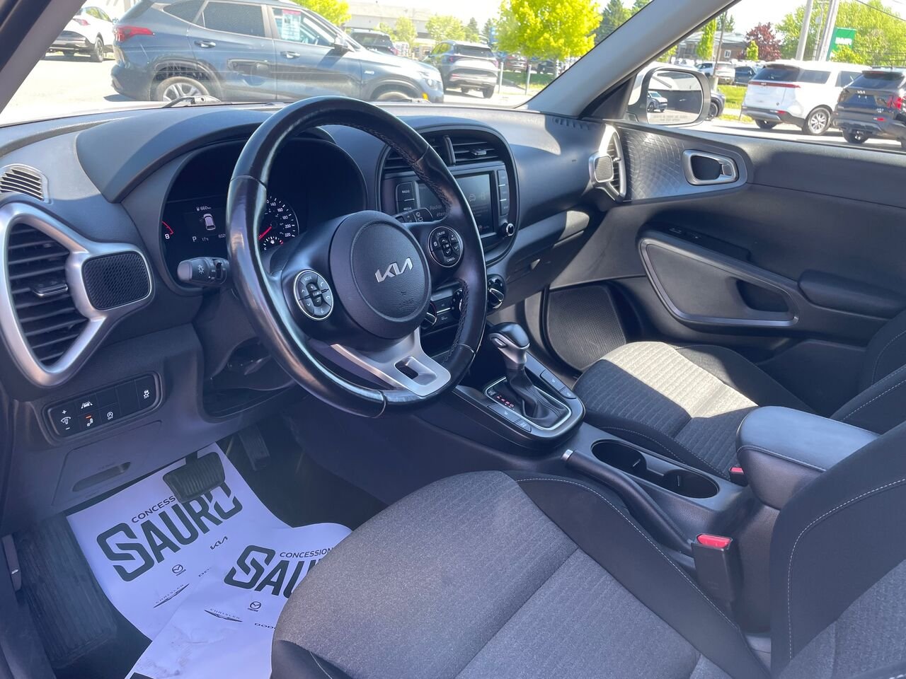 2022 Kia Soul White Nantes - photo #7