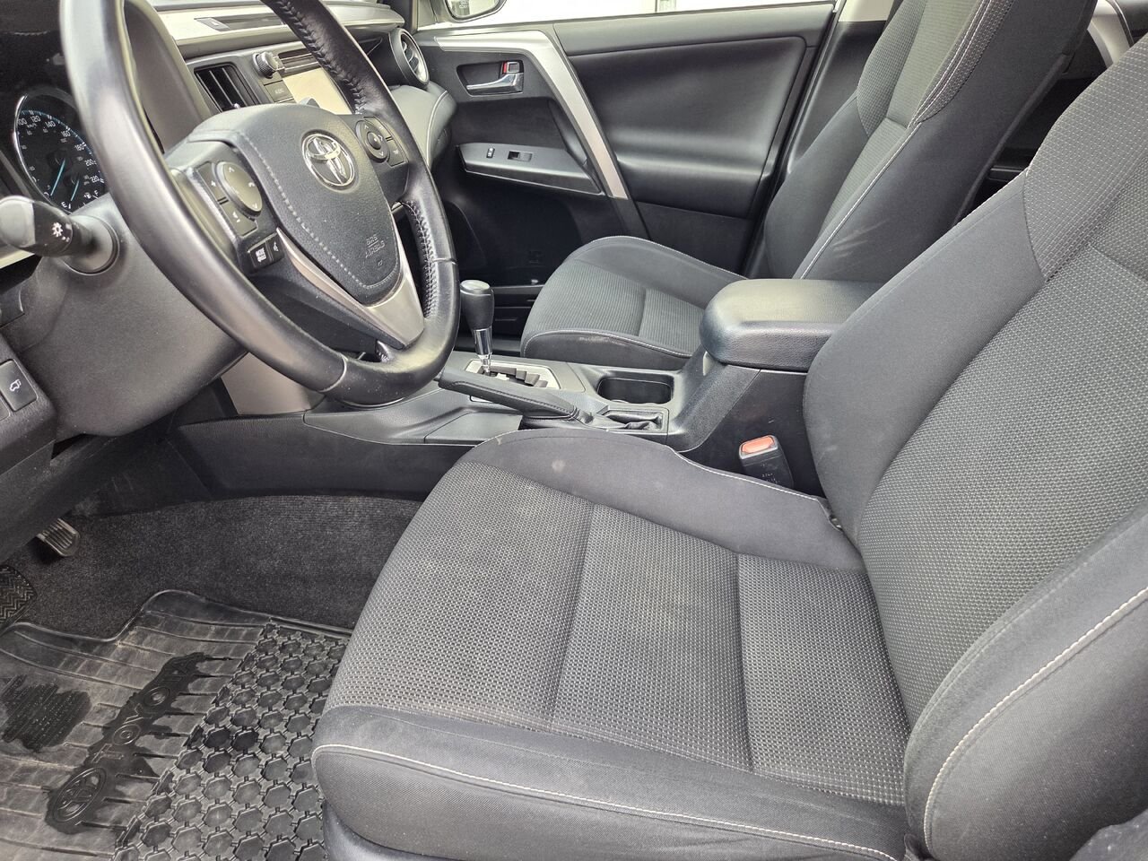 2016 Toyota RAV4 Hybrid White Mont-Laurier - photo #10