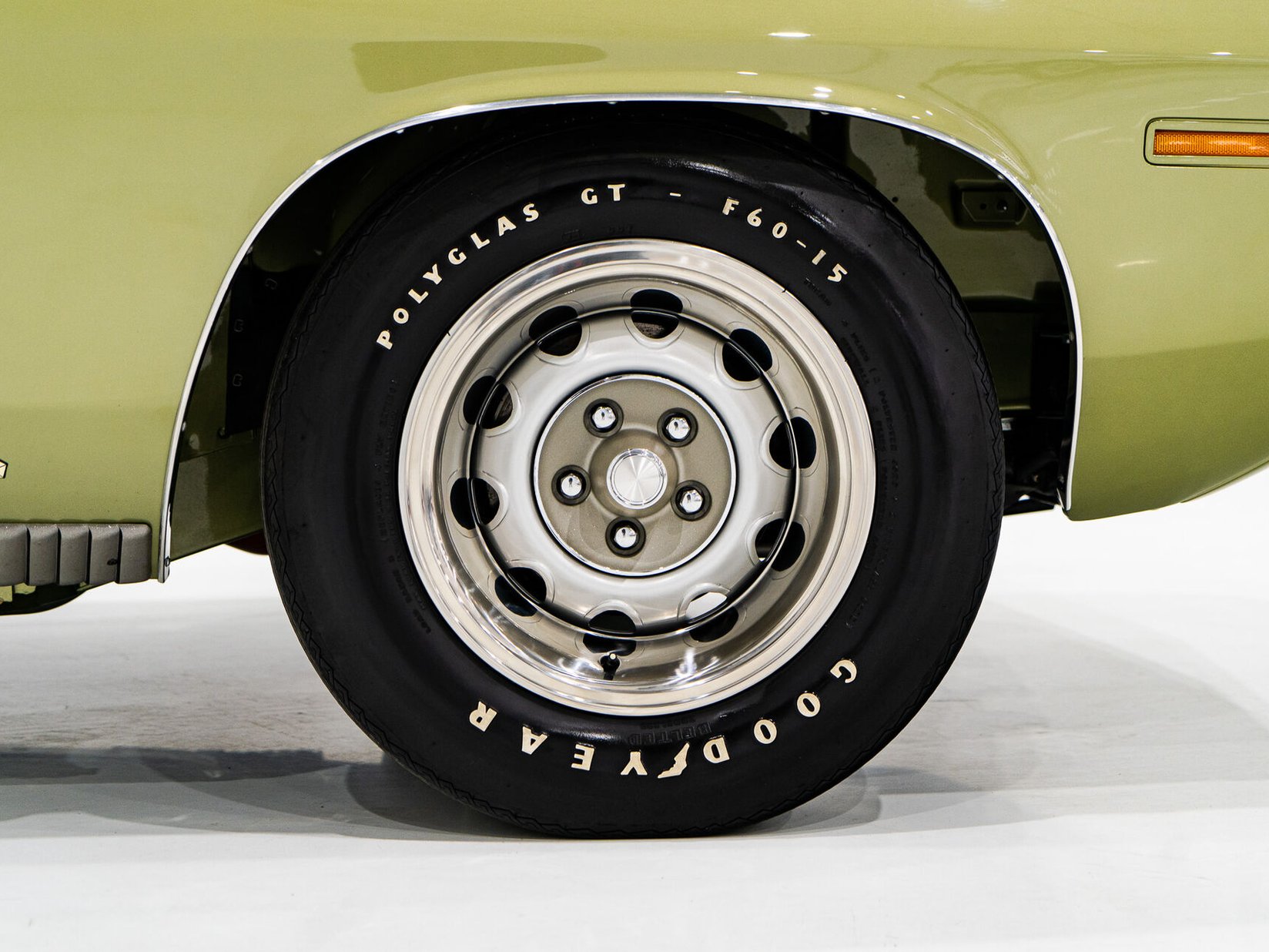 Plymouth HEMI Cuda 1 de 3 Exemplaires Utilisés par la Division Course de Chrysler France **PRIX EN USD** 1970 Vert Montréal - photo #46