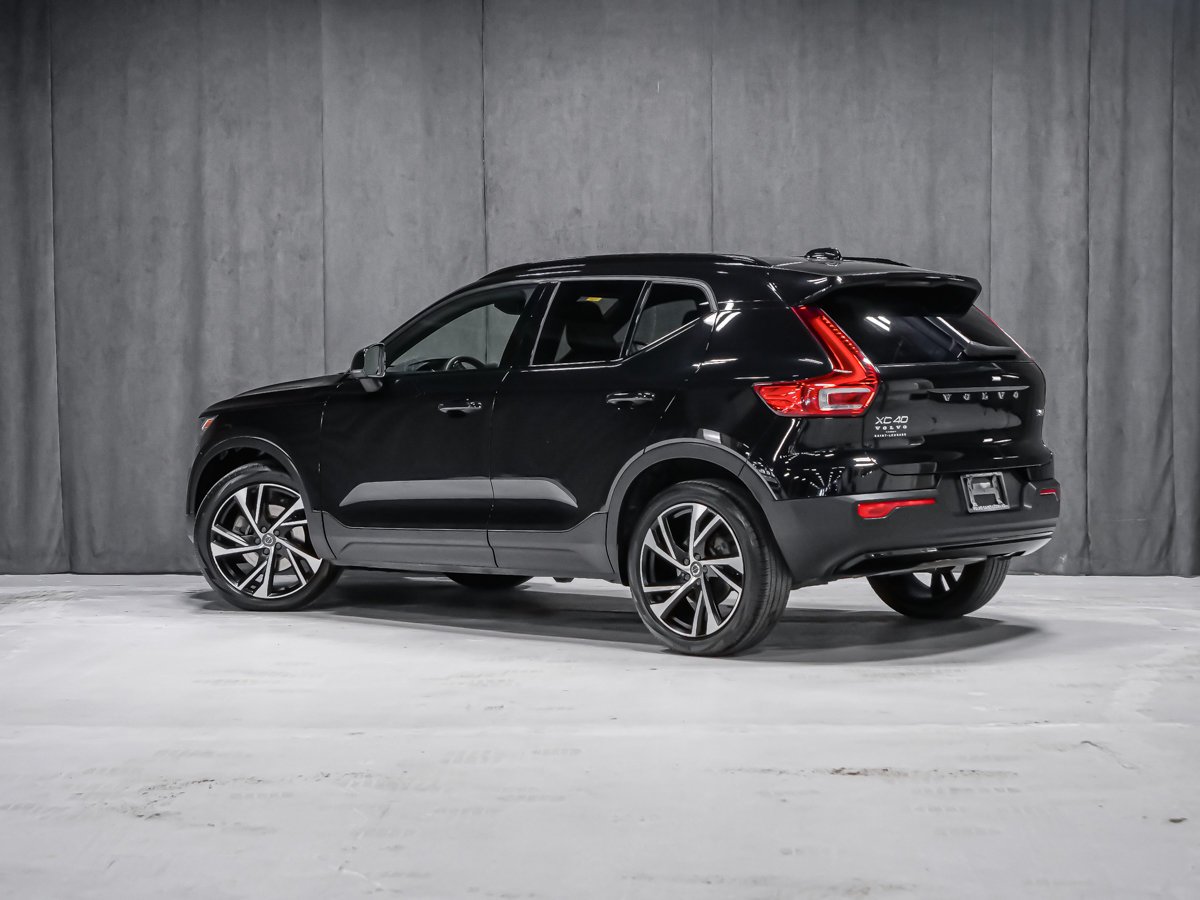 Volvo XC40 R-DESIGN 2022 Noir Montréal - photo #3