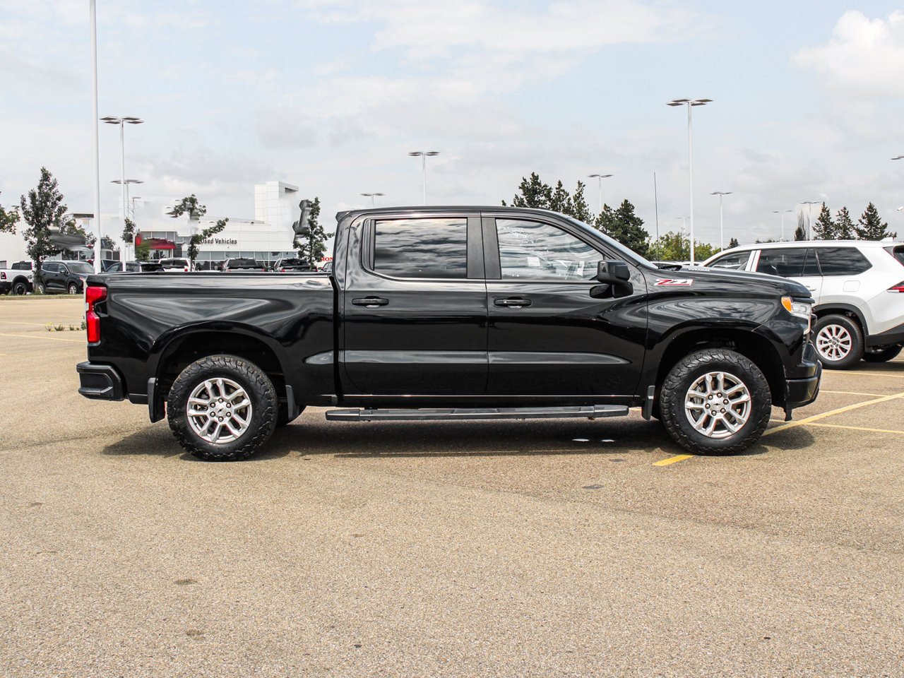 2022 Chevrolet Silverado 1500 4WD Crew Cab 147 RST Black Sherwood Park - photo #9