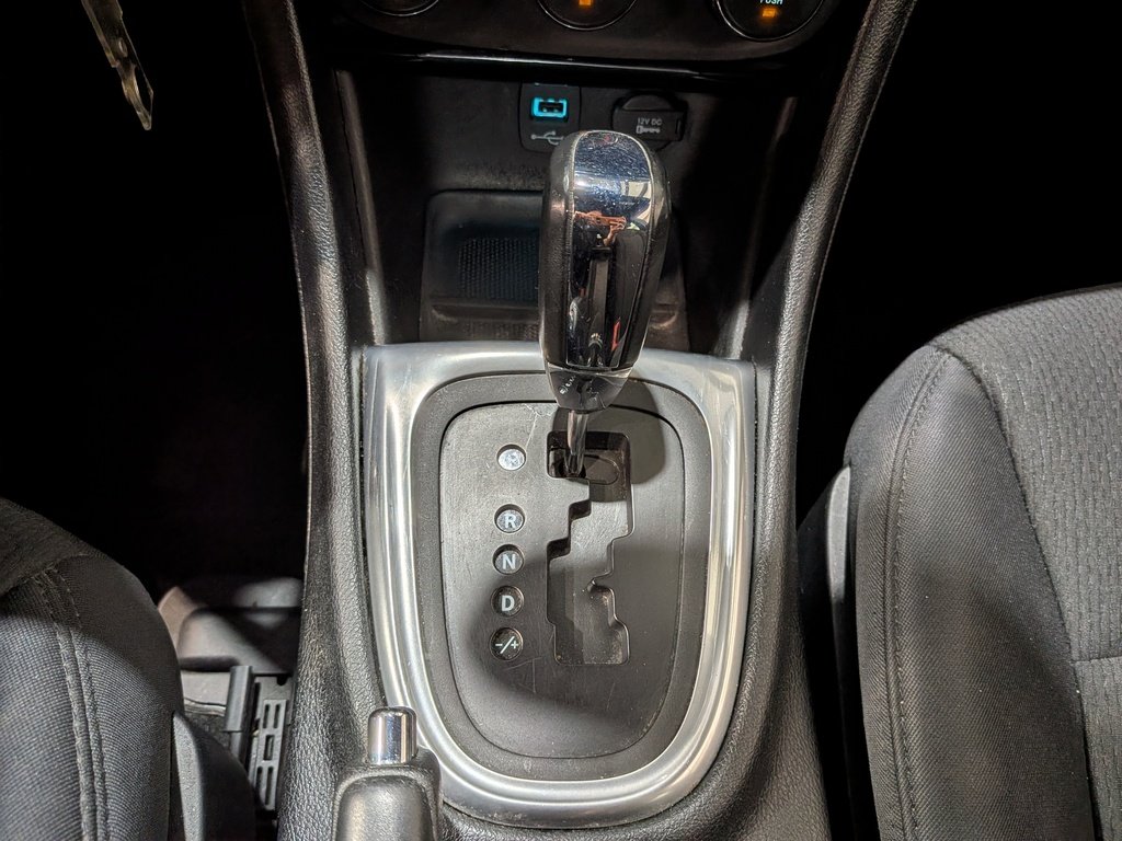 Chrysler 200 4dr Sdn LX 2013 Argent Val-David - photo #21