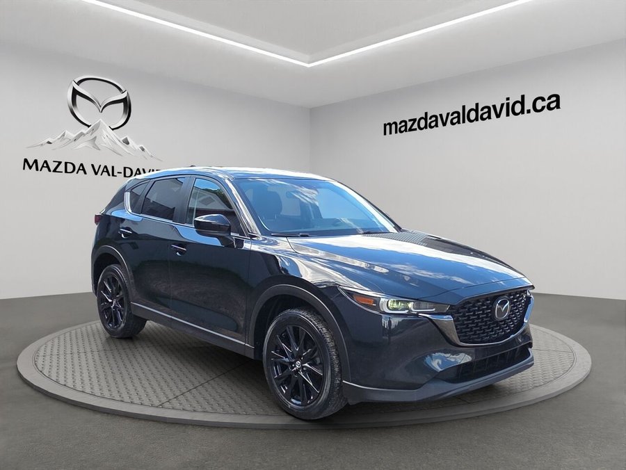 Mazda CX-5 Édition Kuro TI, sièges en cuir, Toit ouvrant, Volant chauffant 2023 Noir