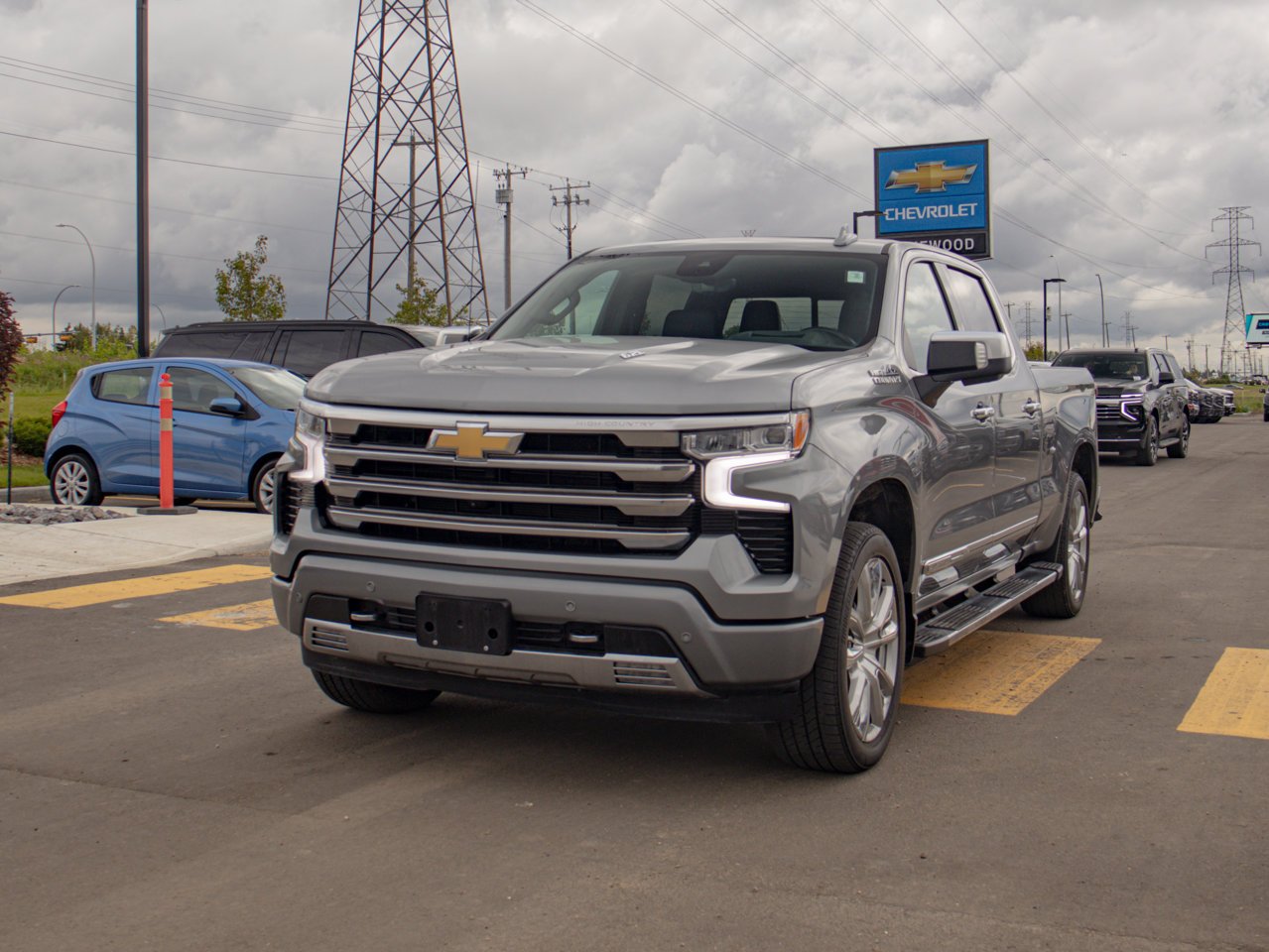 2024 Chevrolet Silverado 1500 4WD Crew Cab 157 High Country Grey Sherwood Park - photo #3