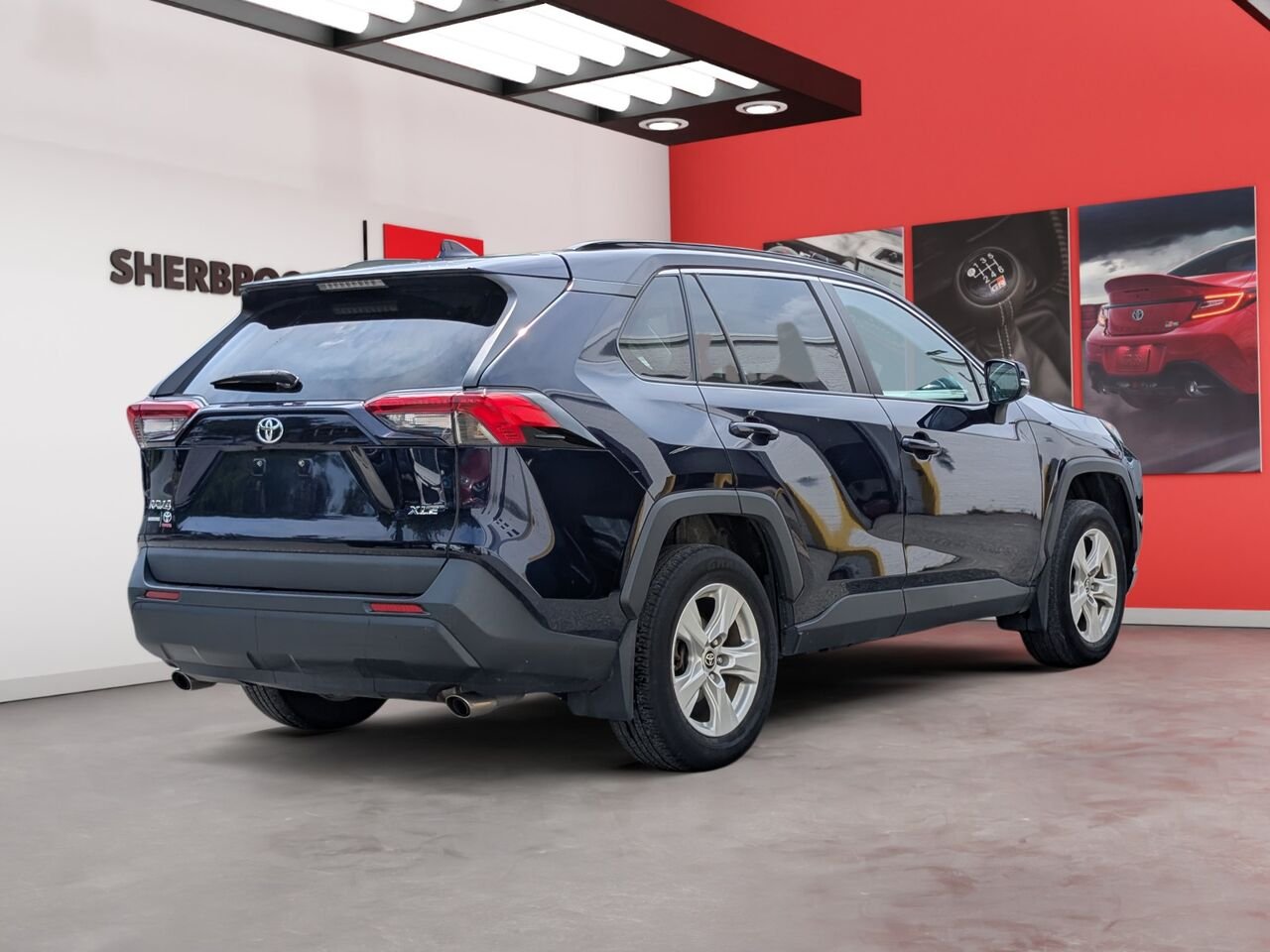 Toyota RAV4 XLE/FWD/SIÈGES CHAUFFANTS/VOLANT CHAUFFANT/BLUETOOTH/AC BIZONE/TOIT OUVRANT 2021 Bleu Sherbrooke - photo #2