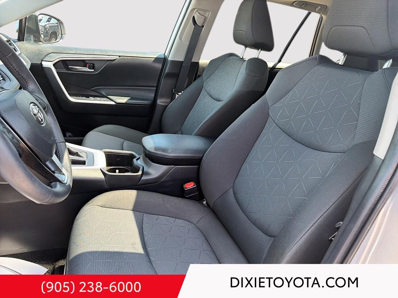 2024 Toyota RAV4 XLE AWD / HEATED SEATS / MOONROOF / ALLOY WHEELS / CARPLAY AND ANDROID AUTO Silver Mississauga - photo #8