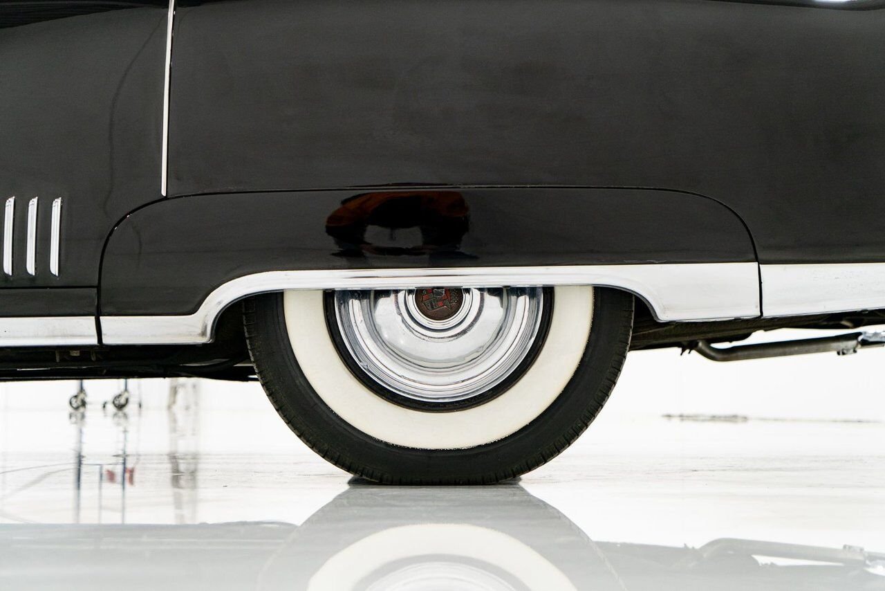 Cadillac Fleetwood Unrestored factory black paint **PRICE IN USD** 1951 Noir Montréal - photo #45