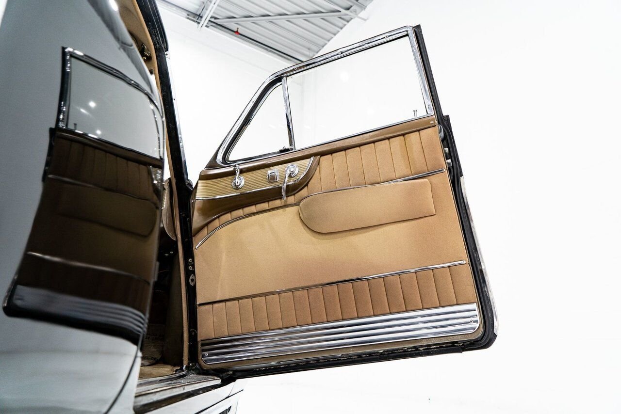 Cadillac Fleetwood Unrestored factory black paint **PRICE IN USD** 1951 Noir Montréal - photo #56