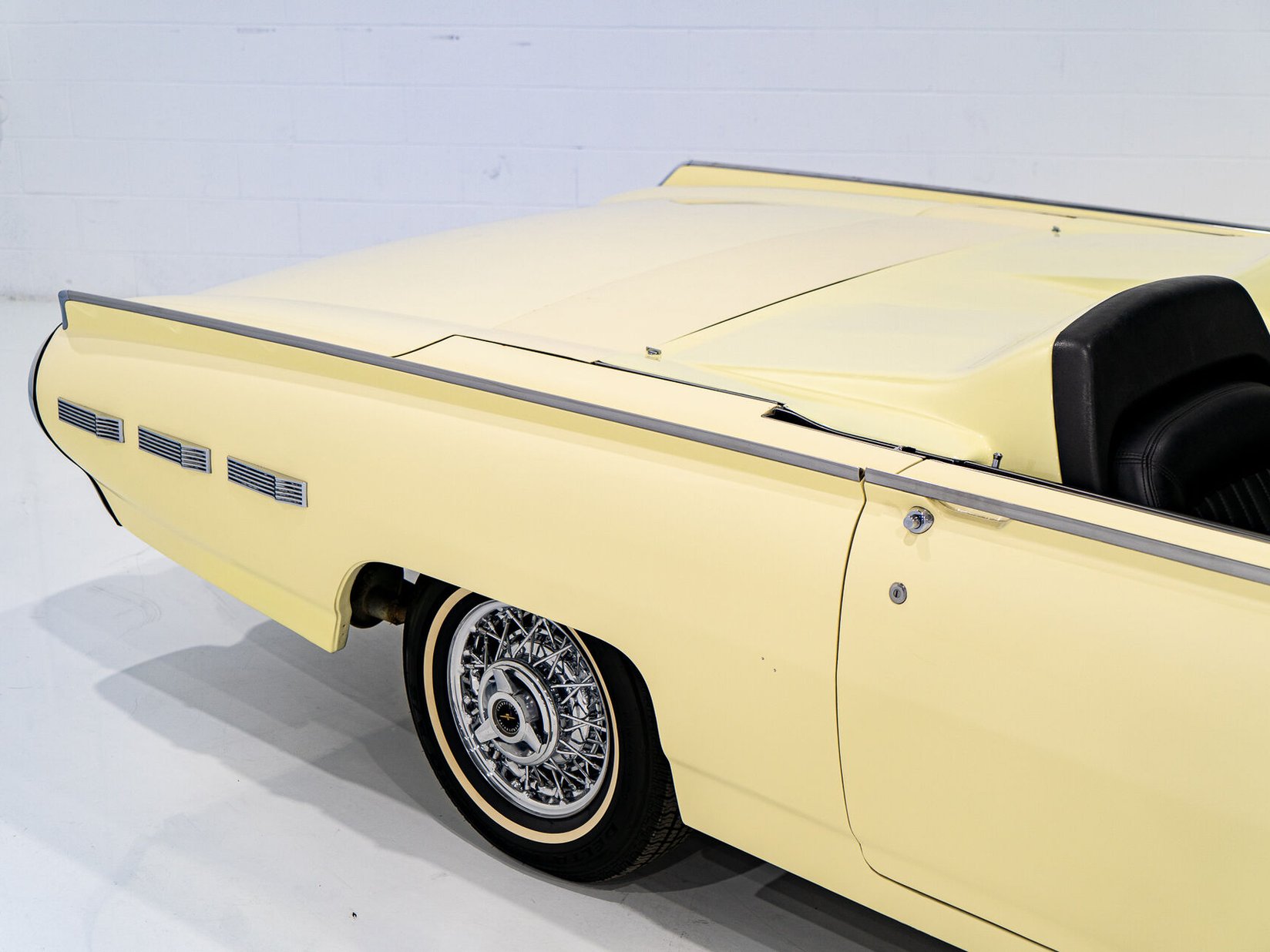 Ford Thunderbird Beautifully Presented From Older Restoration with original bill of sale 1962 Jaune Montréal - photo #5