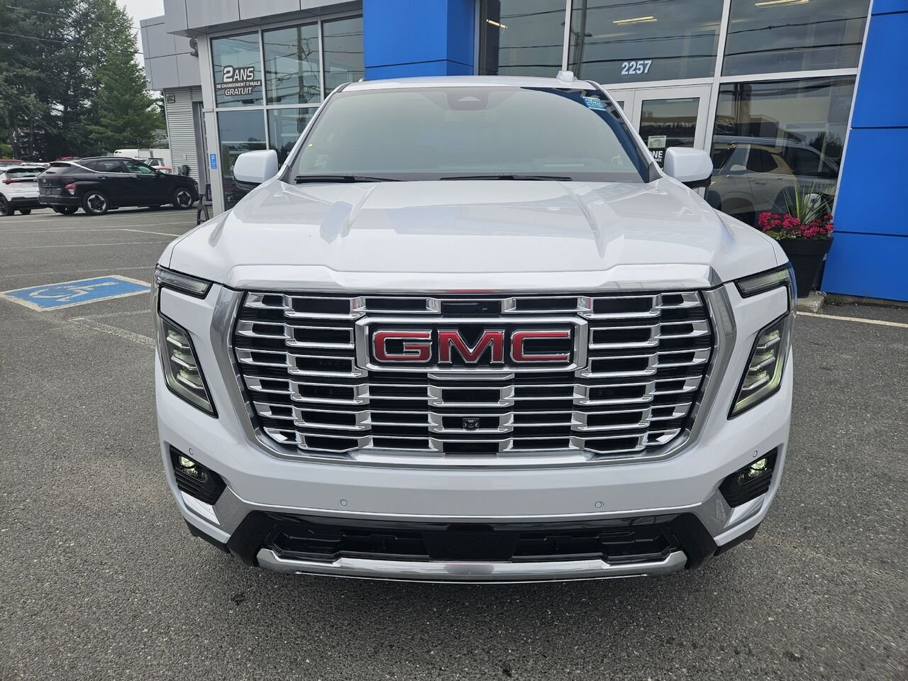 GMC Yukon 4 RM 4 portes Denali 2026 Blanc glacier 3 couches Thetford Mines - photo #3