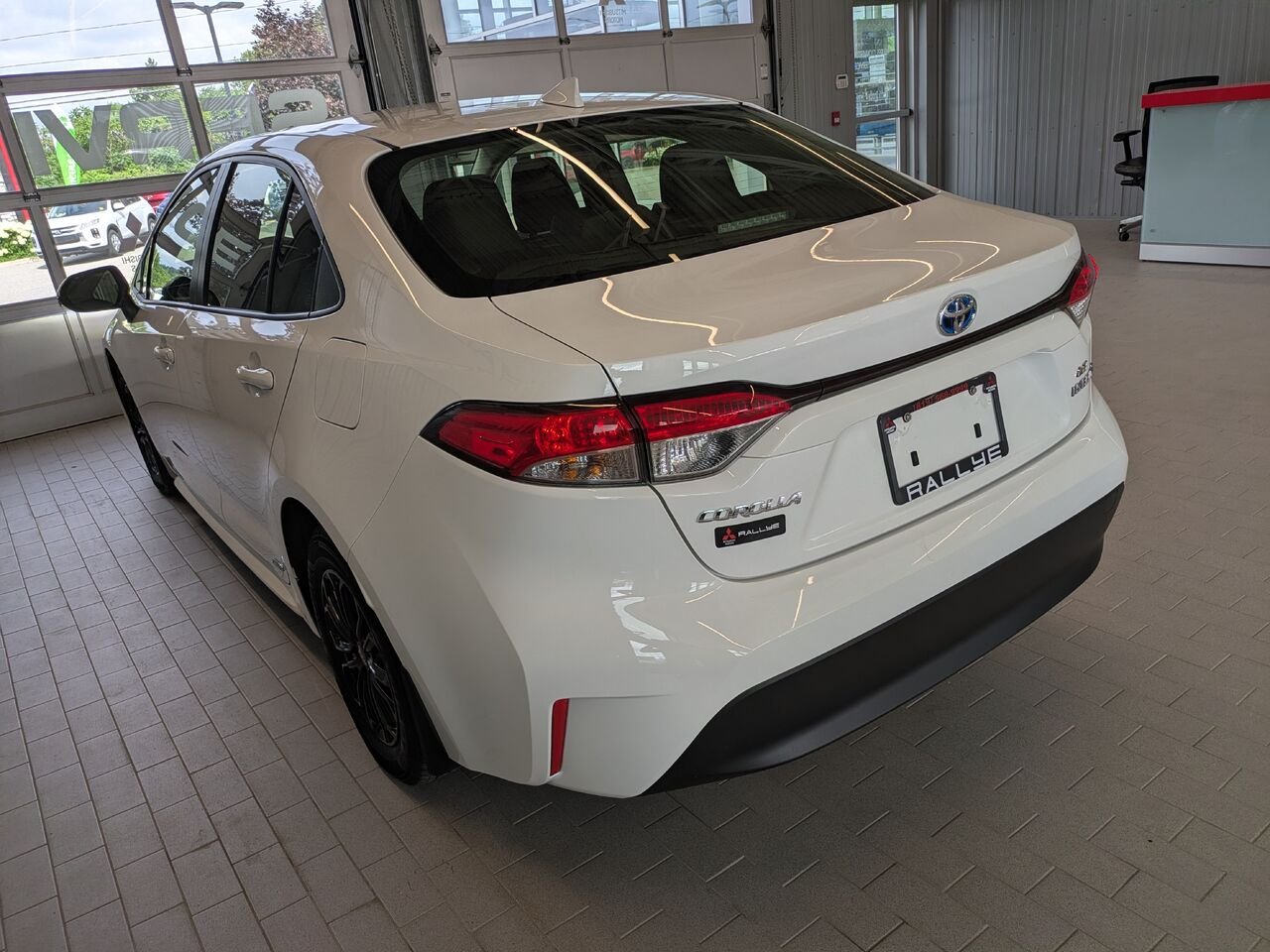 Toyota Corolla 2024 Blanc Gatineau - photo #17