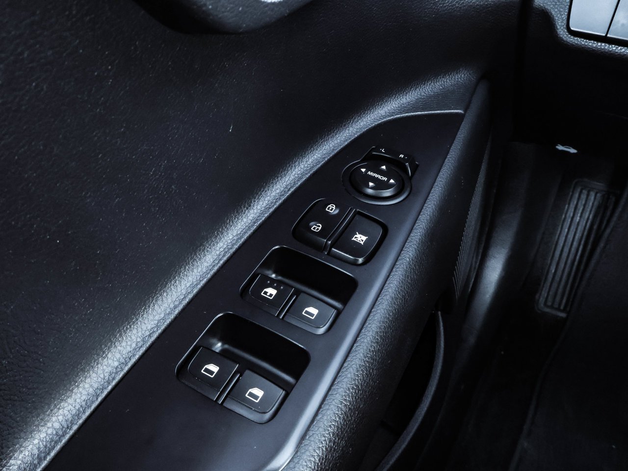 2022 Kia Rio 5-door LX+ IVT Blue Sherwood Park - photo #18