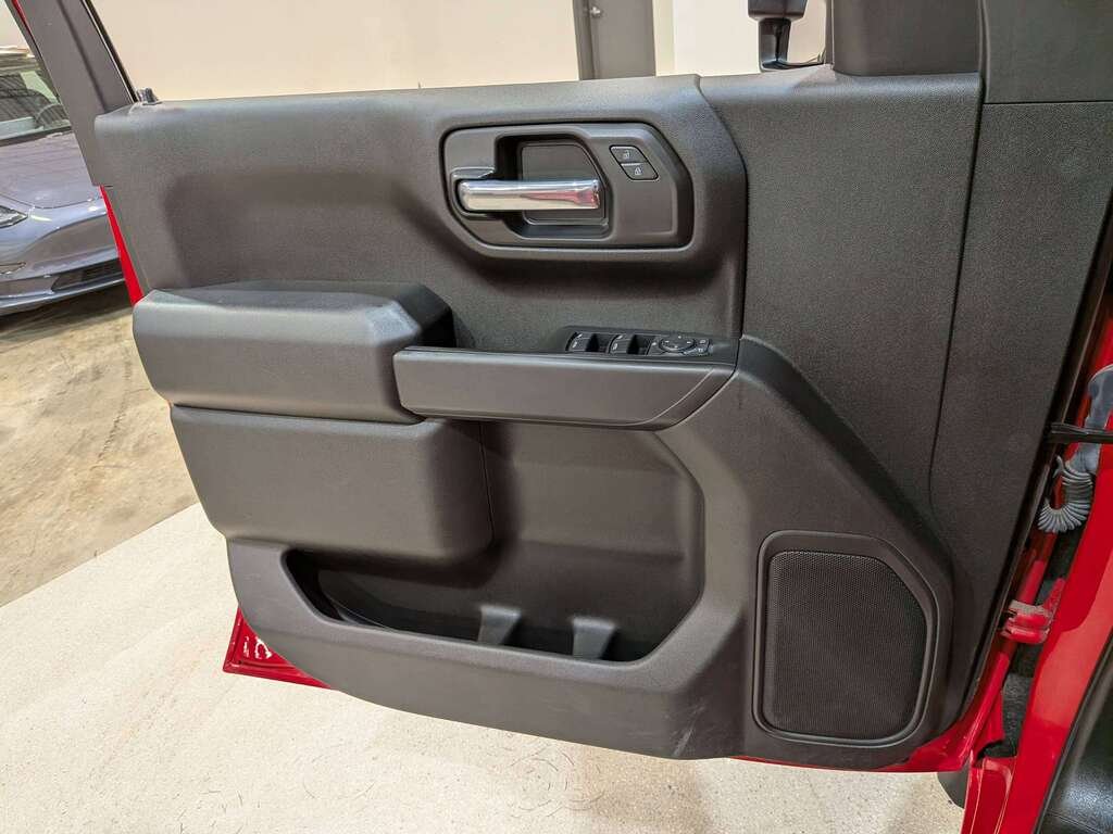 2023 Chevrolet Silverado 1500 4WD Crew Cab 157" Custom Trail Boss Red Val-David - photo #30