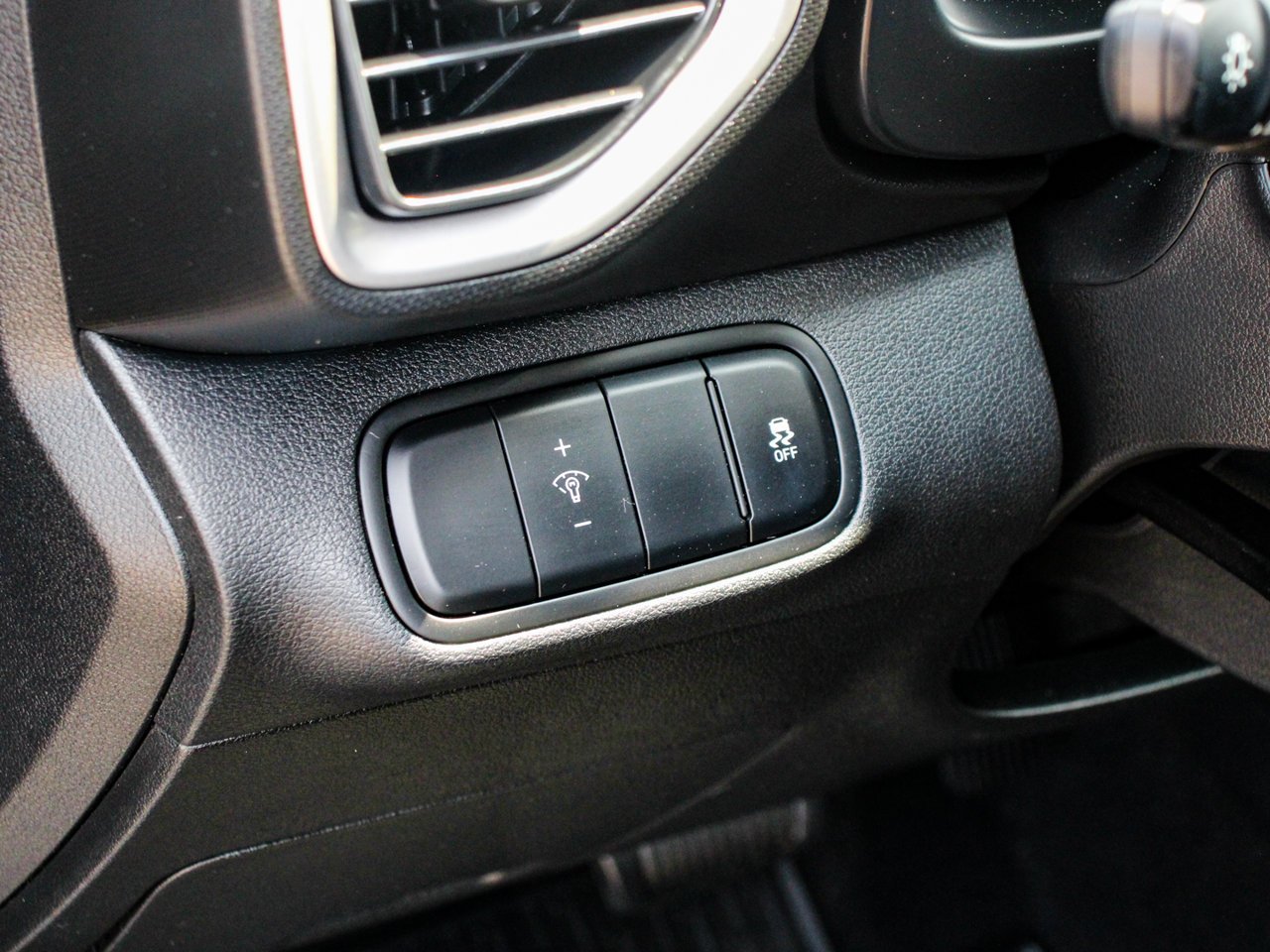 2023 Hyundai Venue Preferred IVT w/Two-Tone Blue Sherwood Park - photo #16