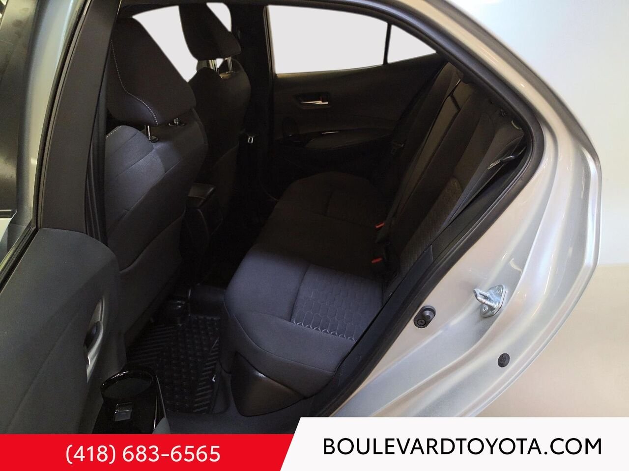 Toyota Corolla à hayon 100329A-17 | BASE 2021 Argent Québec - photo #16