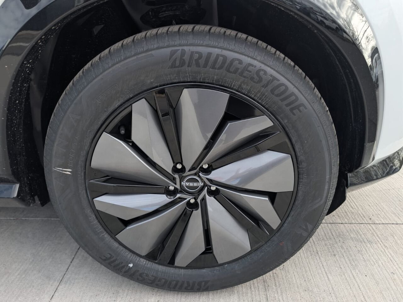 2026 NISSAN ARIYA ARIYA SL E-4ORCE Everest White Pearl Tricoat/Black Diamond Pearl Châteauguay - photo #3